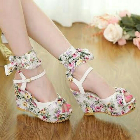 Shoes - 💐❌SOLD🎊💐Floral lace up heeled sandals